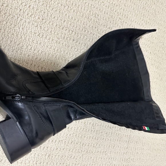 Black Leather Boots Made in Italy - Picture 7 of 9